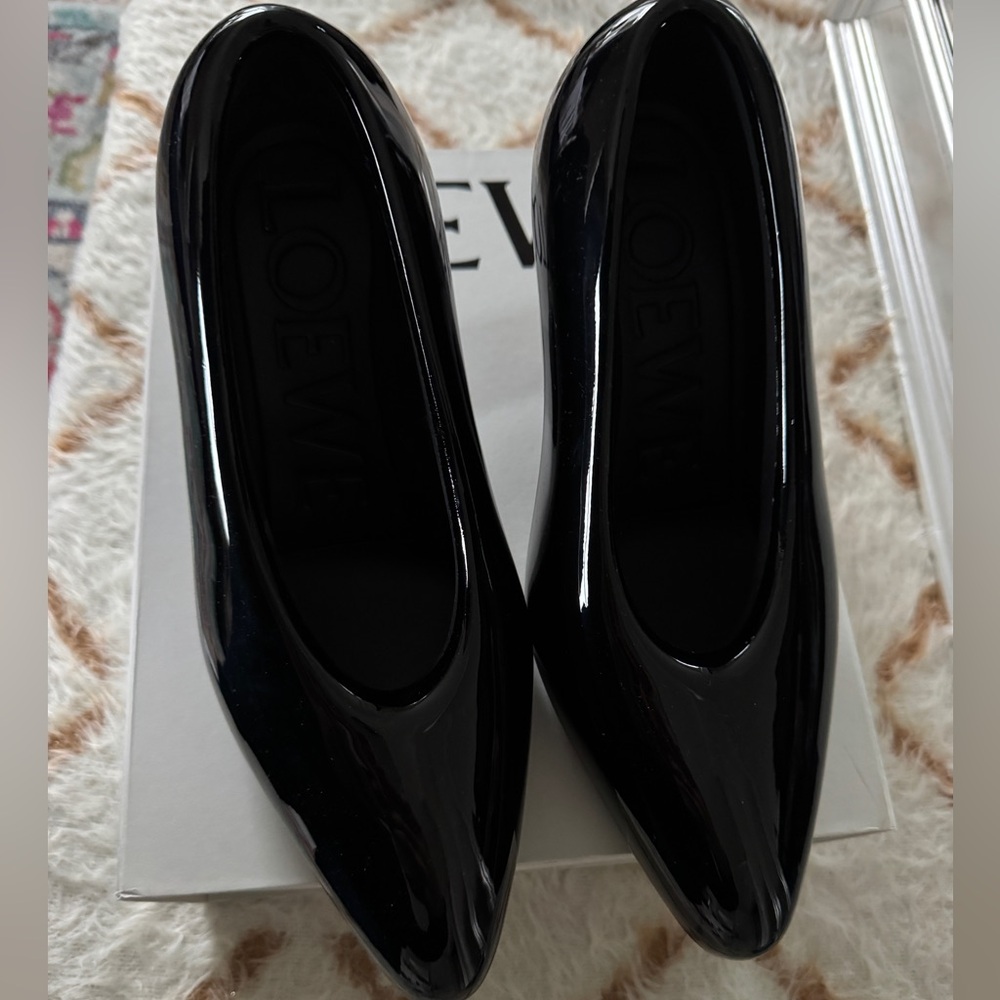 Loewe Lacquered Foam Pointed Toe Pumps Black Leather Heeled 40 NWT - Picture 3 of 8